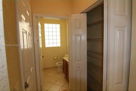 Casa en venta en Doral, Florida, 3 dormitorios, 185.06 m2 № 2052081 - foto 9