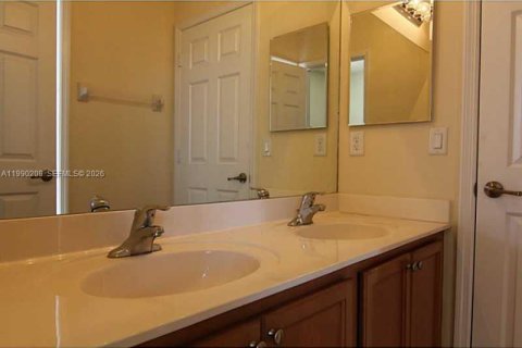 Casa en venta en Doral, Florida, 3 dormitorios, 185.06 m2 № 2052081 - foto 19
