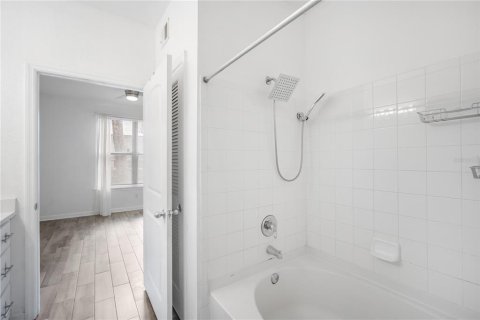 Condominio en alquiler en Tampa, Florida, 2 dormitorios, 100.33 m2 № 1906484 - foto 15