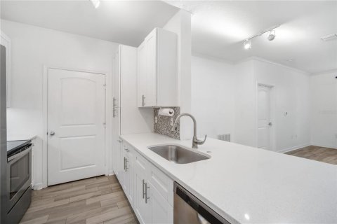 Condominio en alquiler en Tampa, Florida, 2 dormitorios, 100.33 m2 № 1906484 - foto 5