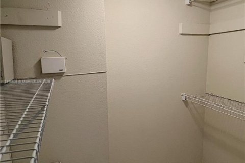 Condo in Miami, Florida, 1 bedroom  № 1973803 - photo 14