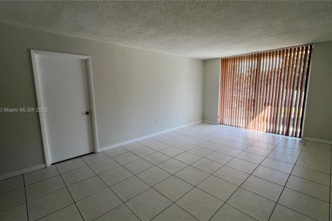 Condo in Miami, Florida, 1 bedroom  № 1973803 - photo 6