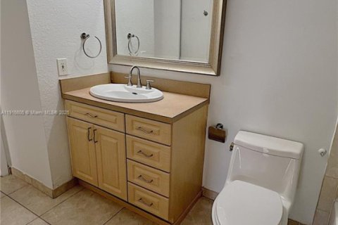 Condo in Miami, Florida, 1 bedroom  № 1973803 - photo 15