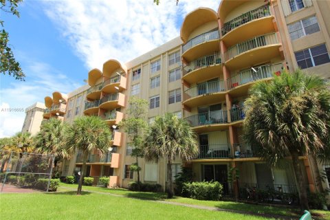 Condo in Miami, Florida, 1 bedroom  № 1973803 - photo 17