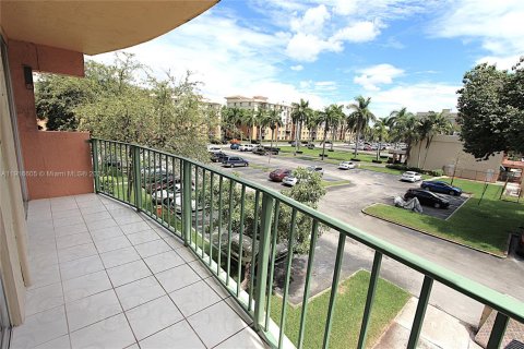 Condo in Miami, Florida, 1 bedroom  № 1973803 - photo 13