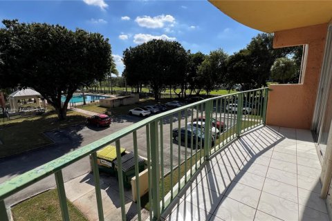 Condo in Miami, Florida, 1 bedroom  № 1973803 - photo 7