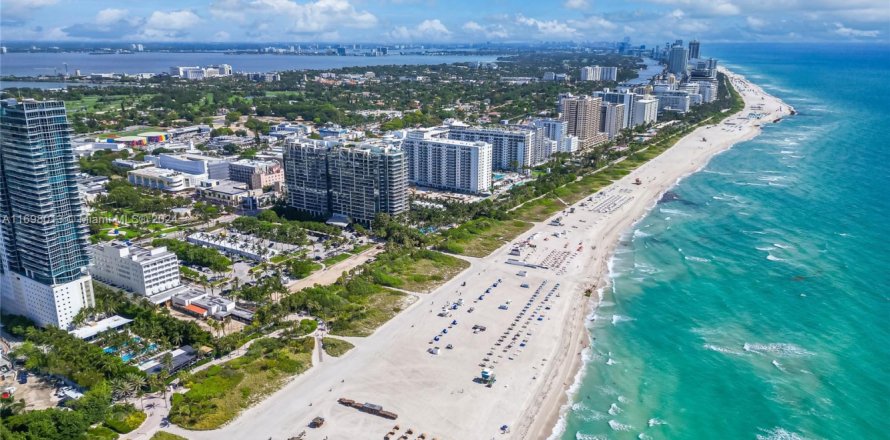 Condominio en Miami Beach, Florida, 2 dormitorios № 1727388