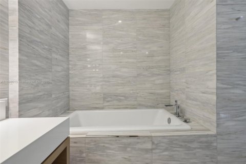 Condominio en venta en Miami Beach, Florida, 2 dormitorios, 95.32 m2 № 1727388 - foto 22