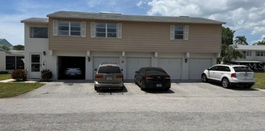 Condominio en Saint Petersburg, Florida, 2 dormitorios  № 2236018