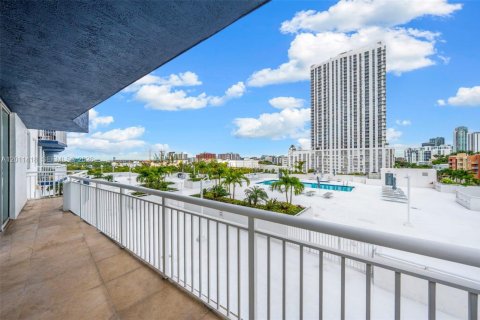 Condo in Miami, Florida, 3 bedrooms № 2075194 - photo 7