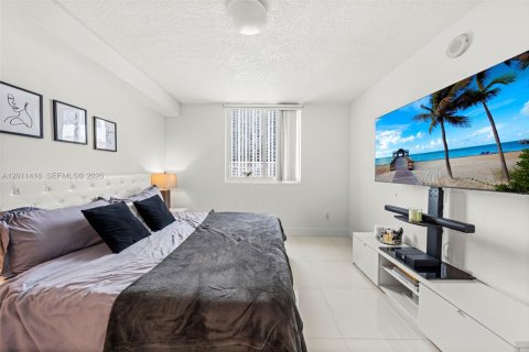 Condo in Miami, Florida, 3 bedrooms № 2075194 - photo 20