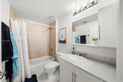 Condo in Miami, Florida, 3 bedrooms № 2075194 - photo 21