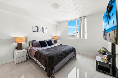 Condo in Miami, Florida, 3 bedrooms № 2075194 - photo 18