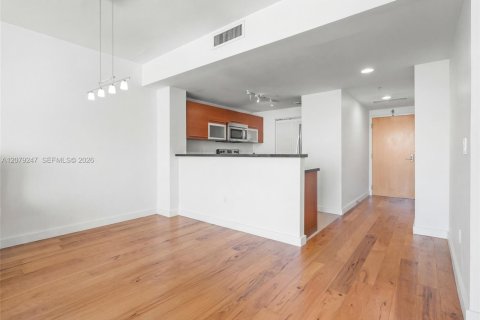 Condo in Miami, Florida, 1 bedroom  № 2351289 - photo 3