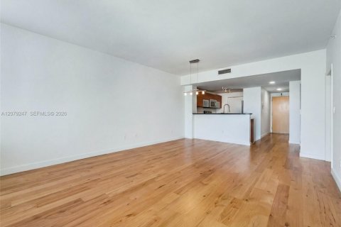 Condo in Miami, Florida, 1 bedroom  № 2351289 - photo 4
