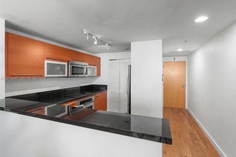 Condo in Miami, Florida, 1 bedroom  № 2351289 - photo 9