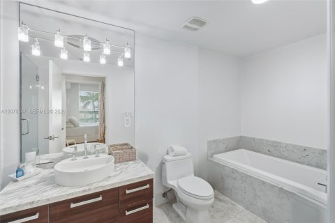 Condo in Miami, Florida, 1 bedroom  № 2351289 - photo 18