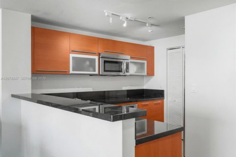 Condo in Miami, Florida, 1 bedroom  № 2351289 - photo 8
