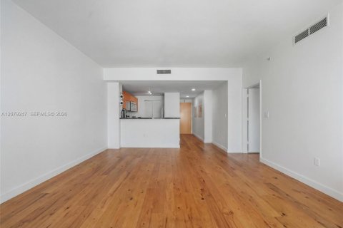 Condo in Miami, Florida, 1 bedroom  № 2351289 - photo 6