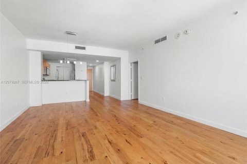 Condo in Miami, Florida, 1 bedroom  № 2351289 - photo 5