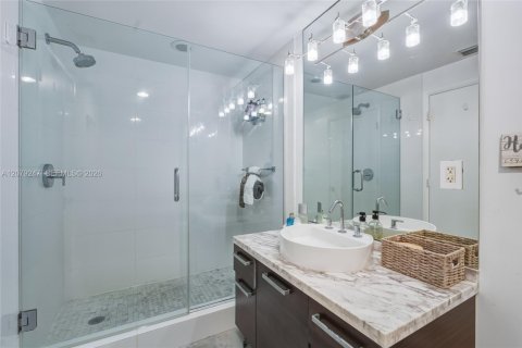 Condo in Miami, Florida, 1 bedroom  № 2351289 - photo 19