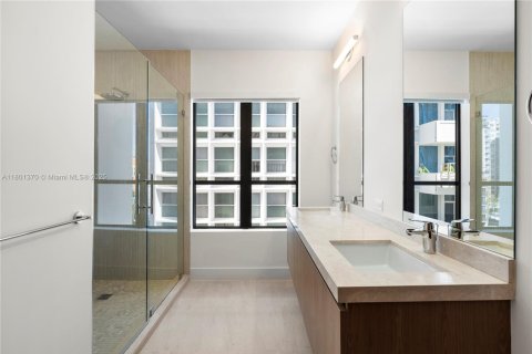 Condominio en alquiler en Coral Gables, Florida, 2 dormitorios, 170.48 m2 № 1939999 - foto 8