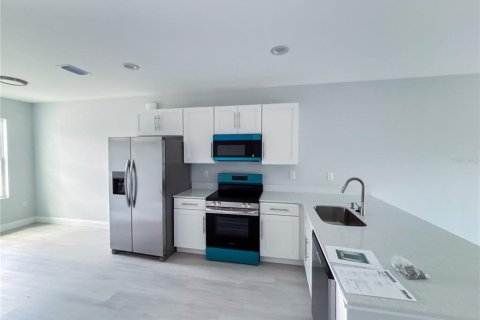 Propiedad comercial en venta en Port Charlotte, Florida, 107.95 m2 № 2105159 - foto 3