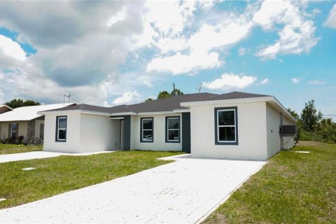 Propiedad comercial en venta en Port Charlotte, Florida, 107.95 m2 № 2105159 - foto 2