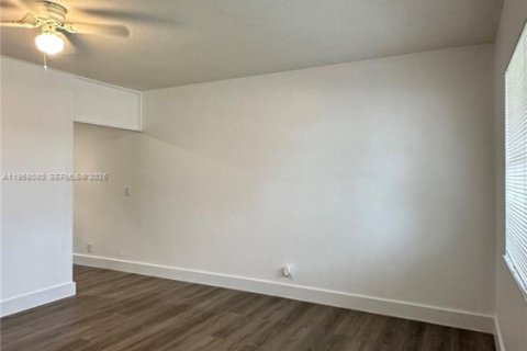 Casa en alquiler en Deerfield Beach, Florida, 2 dormitorios, 150.59 m2 № 2019668 - foto 2