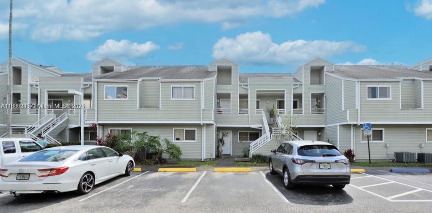 Condo in Oakland Park, Florida, 2 bedrooms № 1804622