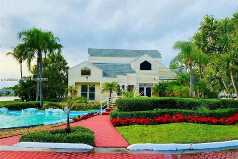 Condo in Oakland Park, Florida, 2 bedrooms  № 1804622 - photo 14
