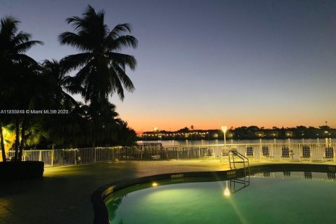 Condo in Oakland Park, Florida, 2 bedrooms  № 1804622 - photo 15