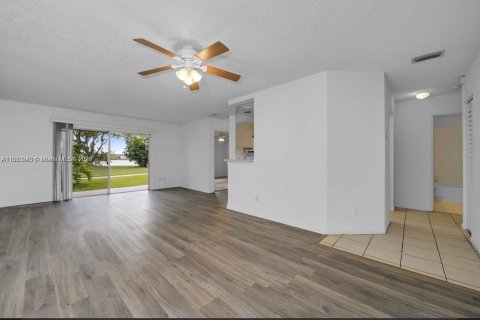 Condo in Oakland Park, Florida, 2 bedrooms  № 1804622 - photo 2