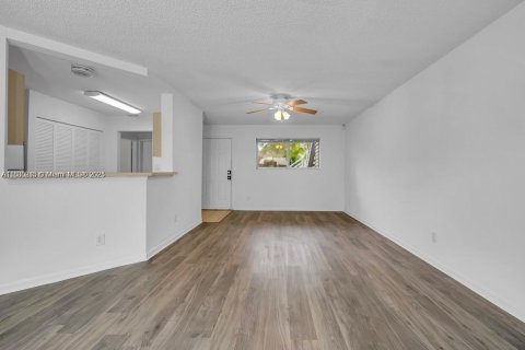 Condo in Oakland Park, Florida, 2 bedrooms  № 1804622 - photo 3