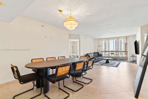 Copropriété à vendre à Aventura, Floride: 2 chambres, 101.36 m2 № 1955218 - photo 1