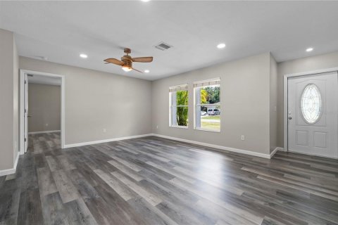 House in Port Charlotte, Florida 2 bedrooms, 117.89 sq.m. № 1810670 - photo 6