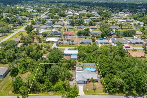 House in Port Charlotte, Florida 2 bedrooms, 117.89 sq.m. № 1810670 - photo 1
