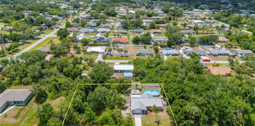 House in Port Charlotte, Florida 2 bedrooms, 117.89 sq.m. № 1810670