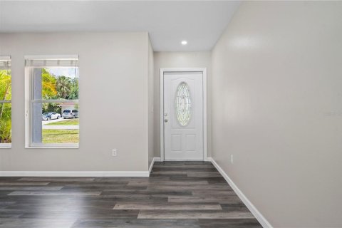 House in Port Charlotte, Florida 2 bedrooms, 117.89 sq.m. № 1810670 - photo 4