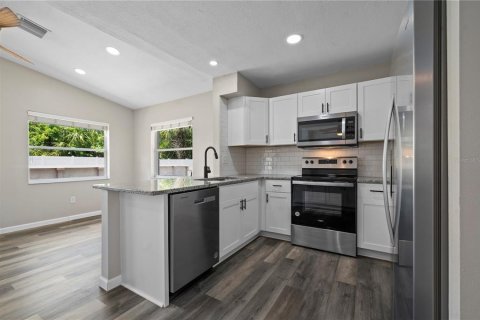 House in Port Charlotte, Florida 2 bedrooms, 117.89 sq.m. № 1810670 - photo 11