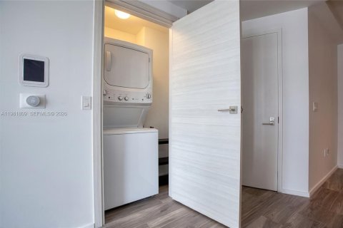 Condominio en venta en Miami, Florida, 1 dormitorio, 77.85 m2 № 2043052 - foto 14