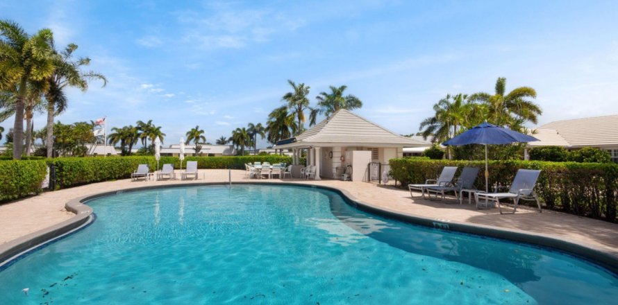 House in Atlantis, Florida 3 bedrooms, 202.43 sq.m. № 1080728