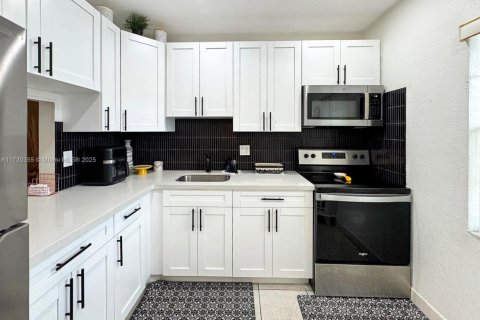 Condo in Margate, Florida, 2 bedrooms  № 1480140 - photo 1