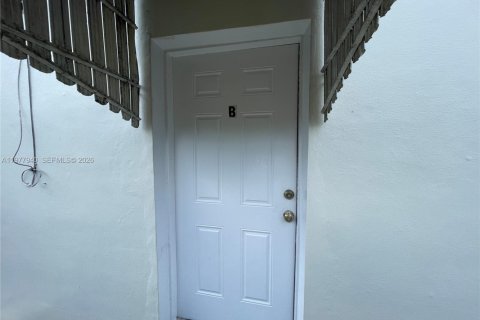 Immobilier commercial à louer à Miami, Floride: 151.34 m2 № 2079106 - photo 2