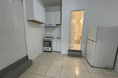 Immobilier commercial à louer à Miami, Floride: 151.34 m2 № 2079106 - photo 4