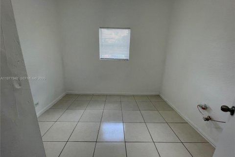 Immobilier commercial à louer à Miami, Floride: 151.34 m2 № 2079106 - photo 6
