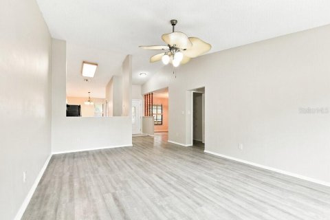 Villa ou maison à louer à Oviedo, Floride: 3 chambres, 130.9 m2 № 2385804 - photo 5