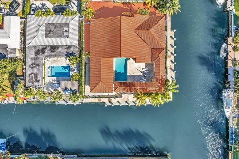 Снять в аренду виллу или дом в Норт-Майами, Флорида 1 комната, 363.06м2, № 2108195 - фото 2