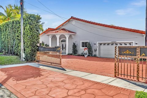 Снять в аренду виллу или дом в Норт-Майами, Флорида 1 комната, 363.06м2, № 2108195 - фото 3