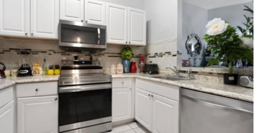 House in Boca Raton, Florida 3 bedrooms, 99.59 sq.m. № 1726311